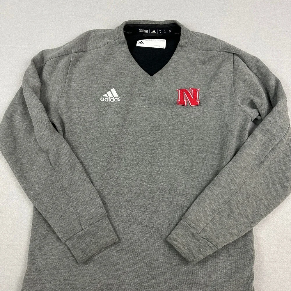 Nebraska Cornhuskers Sweater Men Medium Gray Adidas V-Neck NCAA Logo Knit M